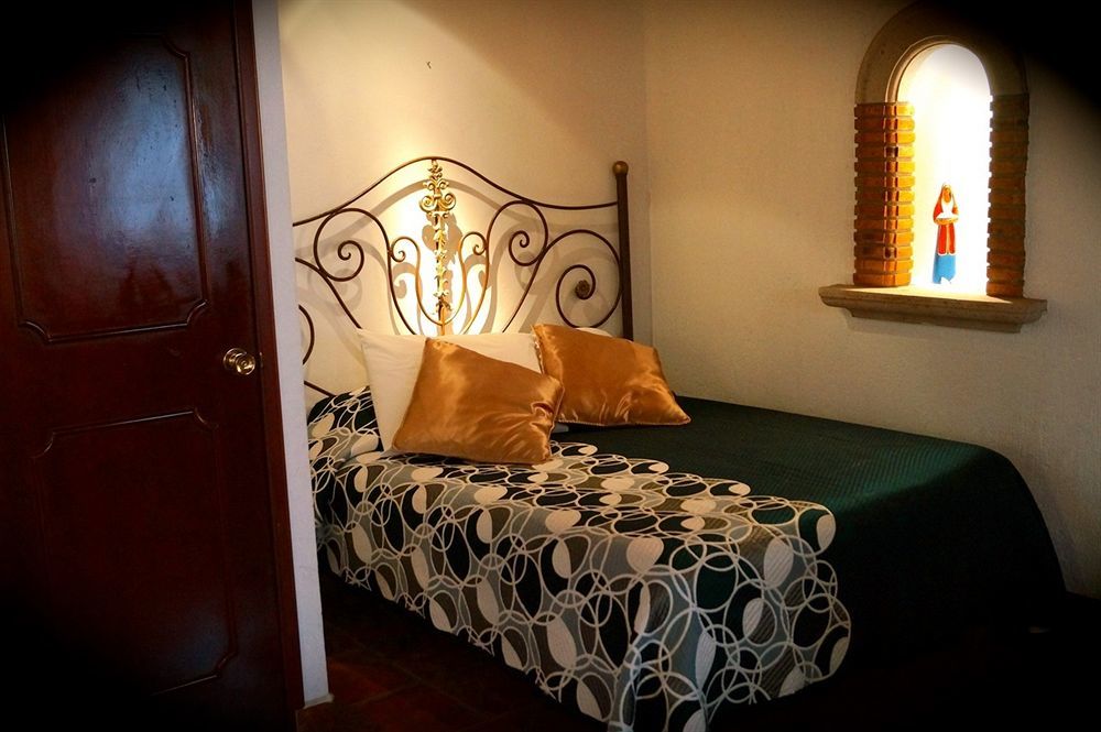 Hotel Meson De Los Remedios 모렐리아 외부 사진