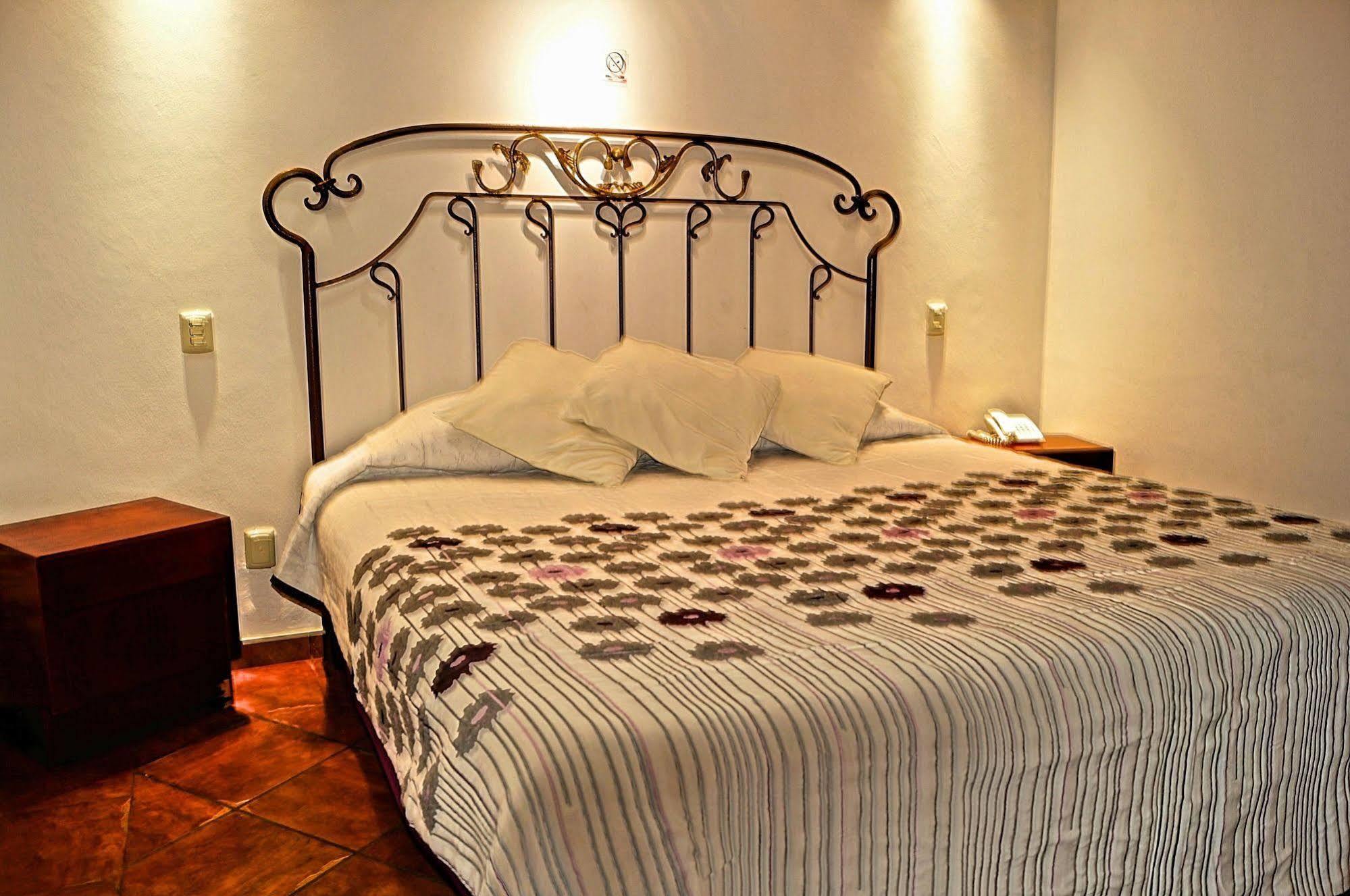 Hotel Meson De Los Remedios 모렐리아 외부 사진